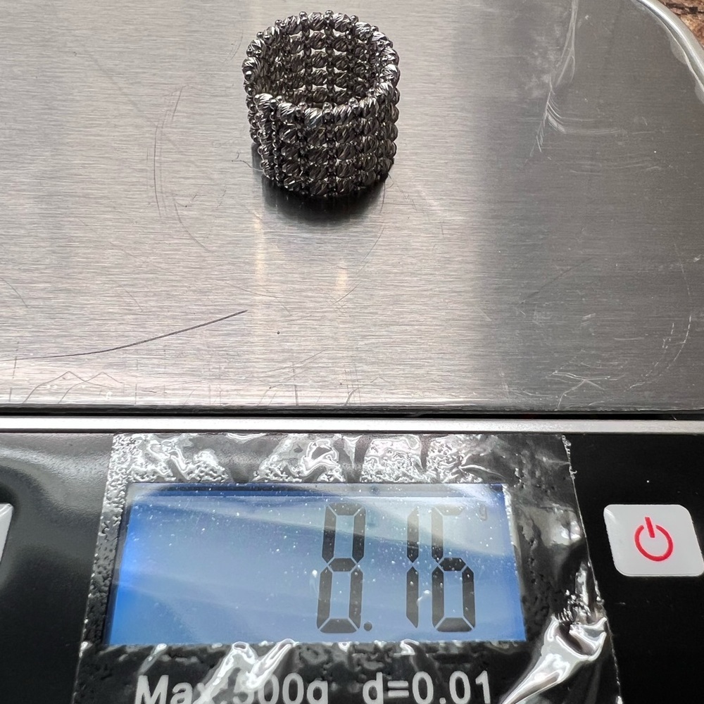 18k white gold ring, dorica style, nice and sparkly,